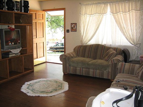 Living w/hard wood floors