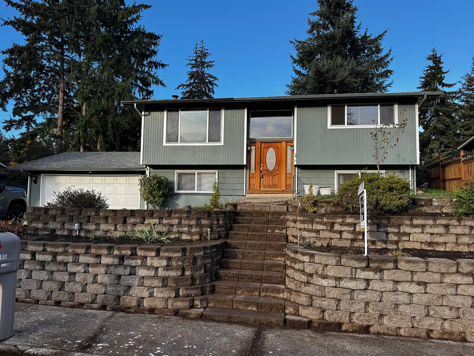 4 bed, 1932 sqft, $3,100 — Photo 1