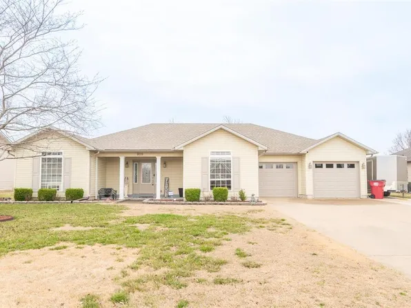 809 Innsbruck Ln, Sikeston, MO 63801