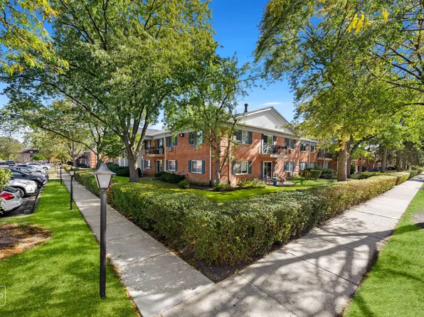 2303 S Goebbert Rd #A207, Arlington Heights, IL 60005