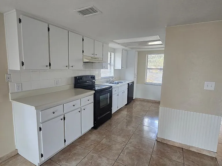 609 N Palm Dr — Photo 8