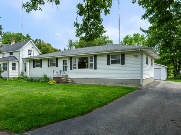 403 N 3rd St, Malta, IL 60150
