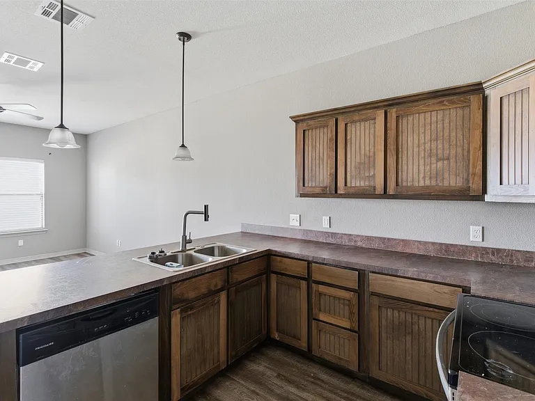 101 W Capps St #C — Photo 12