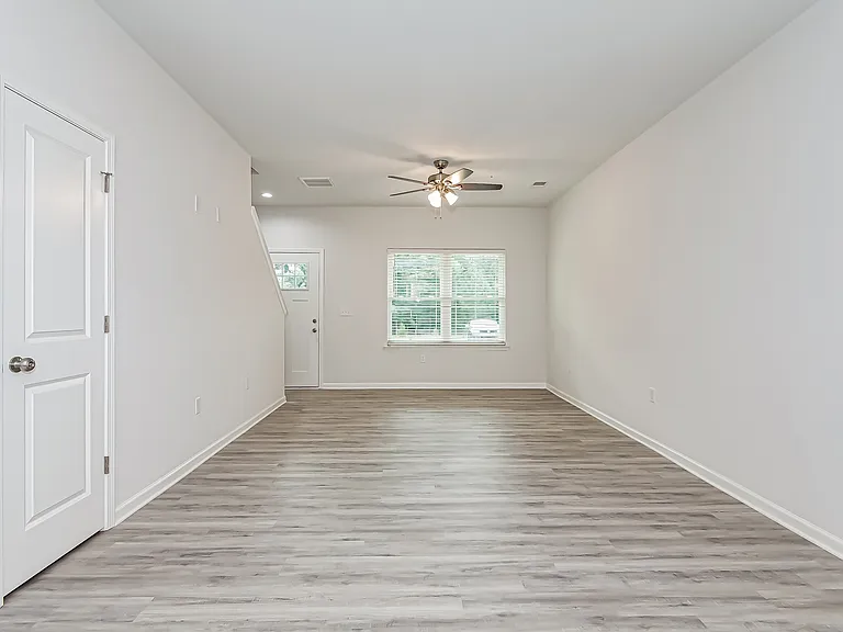 1119 Rhyne Rd — Photo 3