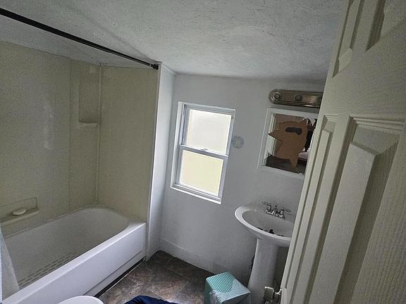 3rd image of 213 D St