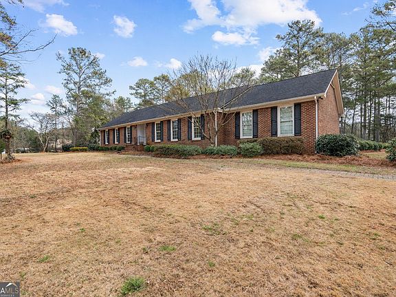 3rd image of 238 Elliott Rd