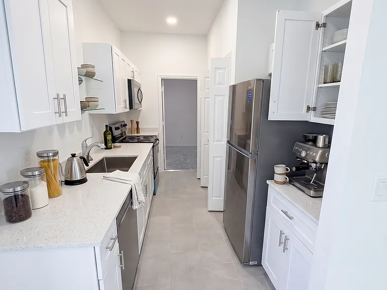 1226 Eburn St E — Photo 7