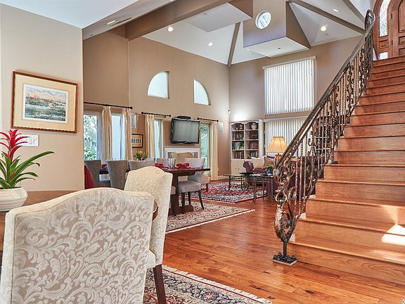 3rd image of 2818 Kennington Dr