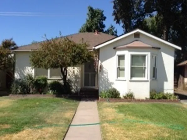 748 E San Joaquin Ave, Tulare, CA 93274
