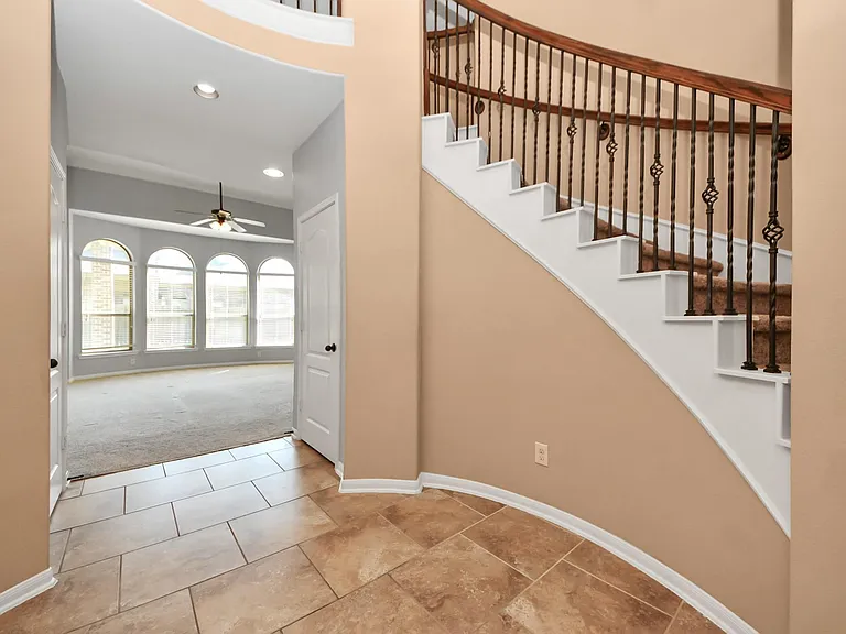 9427 Sapphire Bay Ln — Photo 5