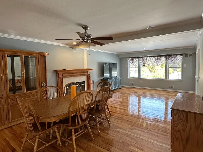18 Garden Pl — Photo 3