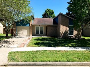 1011 E Belgravia Dr, Pearland, TX 77584
