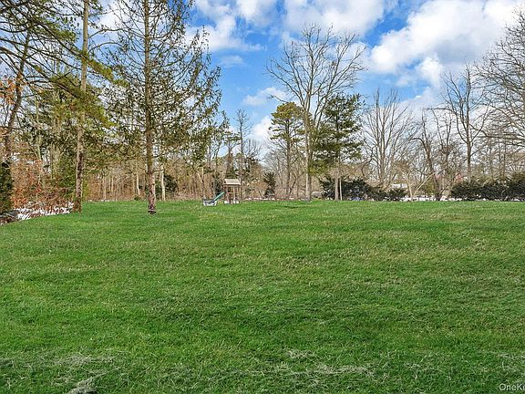 5th image of 220 Oakdale Bohemia Road