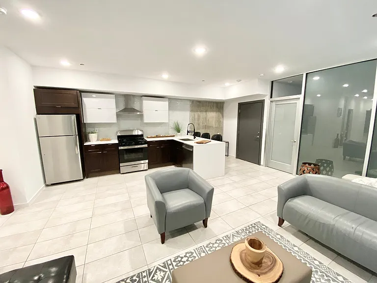 1233 N Franklin St #1 — Photo 12