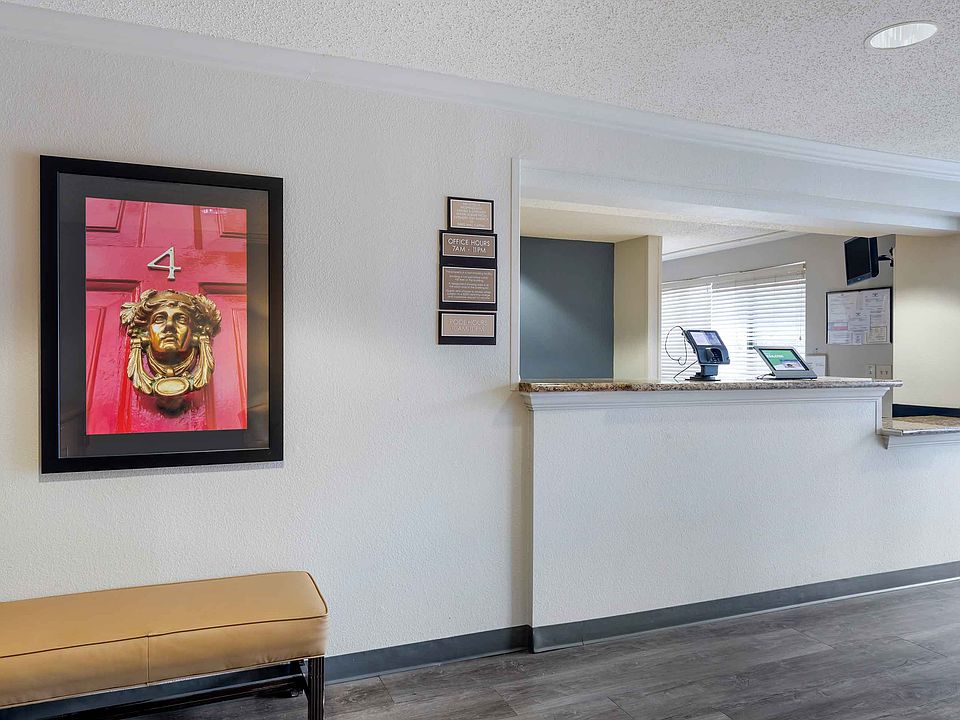 Lobby and Guest Check-in