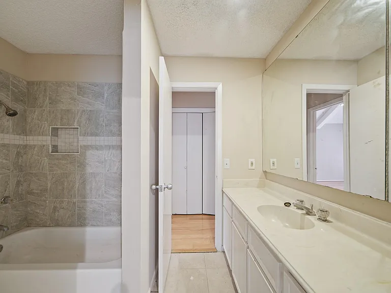 130 Sugarberry Cir — Photo 20