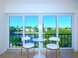 3055 Riviera Dr APT 306, Naples, FL 34103