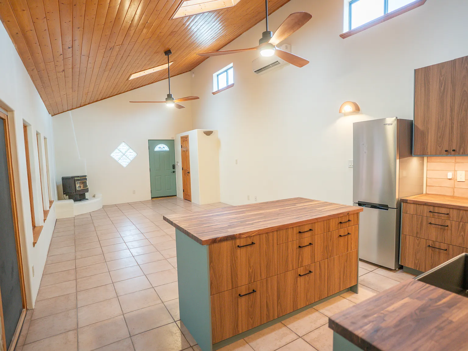 1 bed, 1.5 bath, 965 sqft, $2,400 — Photo 3
