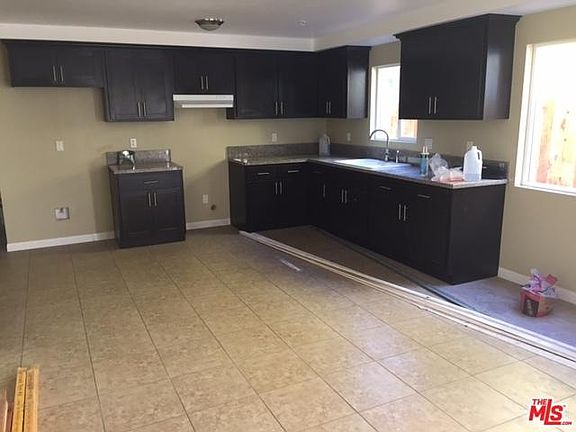 4th image of 1136 W 97th St