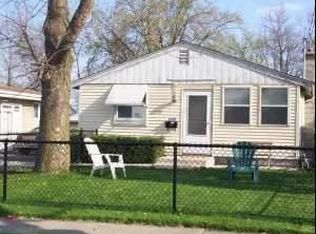 1320 Solfisburg Ave, Aurora, IL 60505