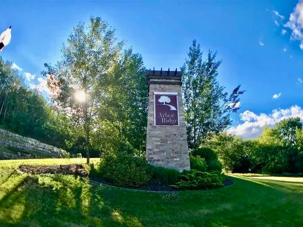 2621 Greenway Cir, Janesville, WI 53548