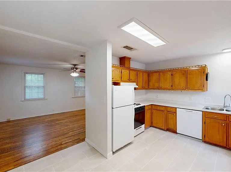 272 Border Dr W — Photo 17