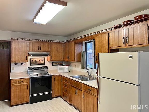 3rd image of 2613 S Willow Creek Dr