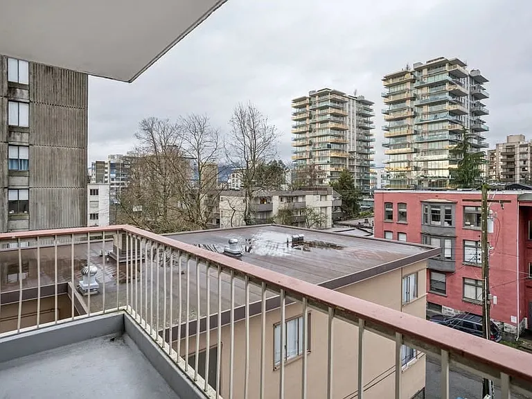 1251 Jervis St — Photo 26