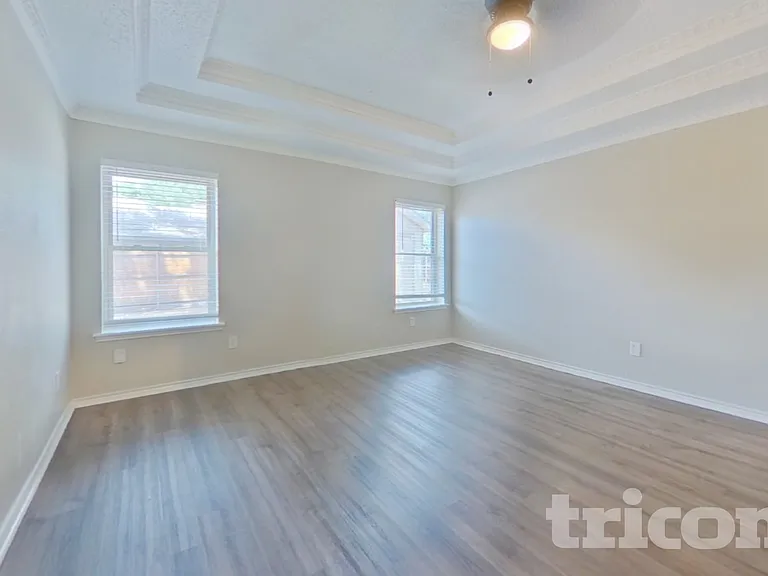 509 Live Oak Dr — Photo 8
