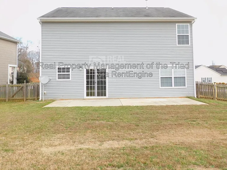 8 Rockport Ct — Photo 28