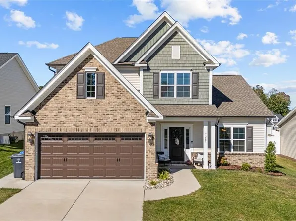 7267 Huntgate Dr, Kernersville, NC 27284
