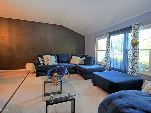 4th image of 27977 Angela Dr