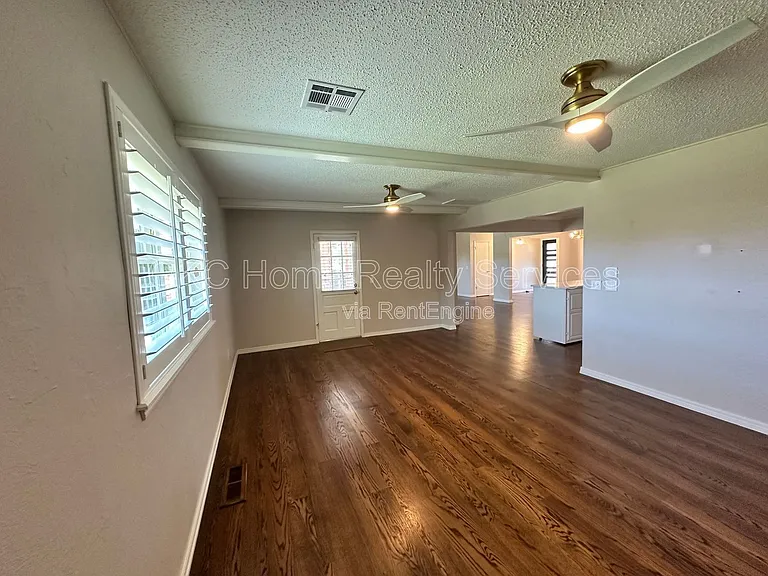 12 SW 100th St — Photo 11