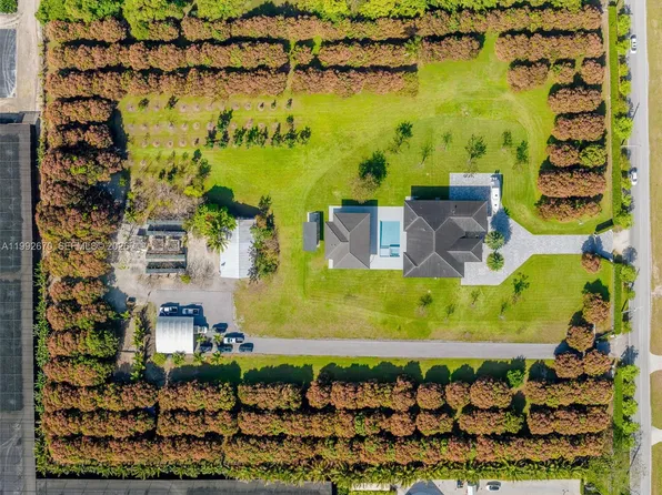 17950 SW 192nd St, Miami, FL 33187