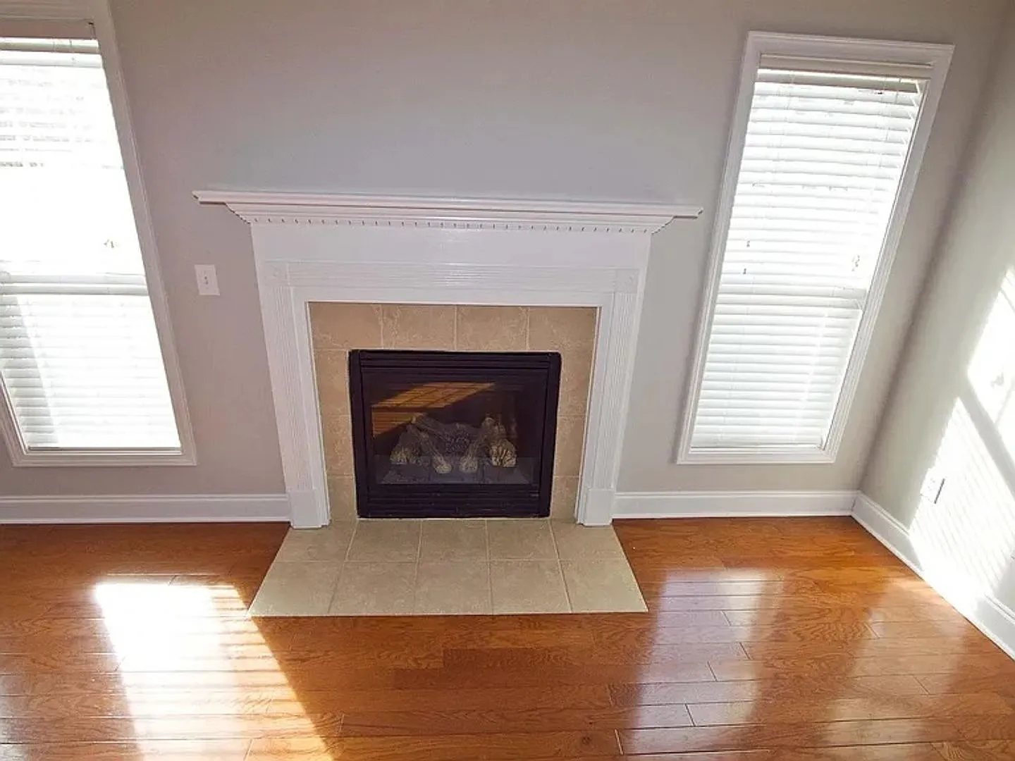 2 Bedroom 2.5 Bath Townhome-Hampton Forest Community — Photo 4