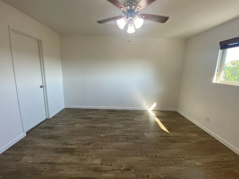 2212 Pine St — Photo 5