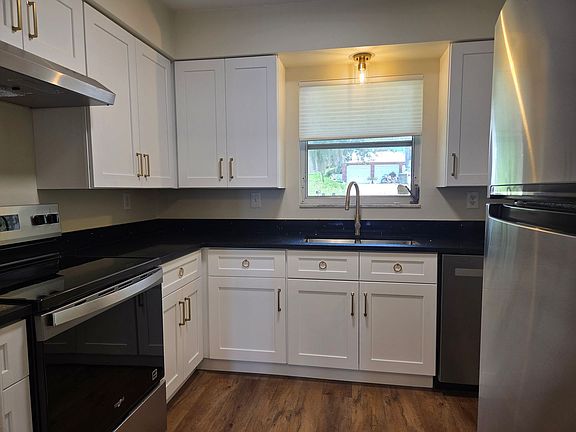 5th image of 655 Linden St