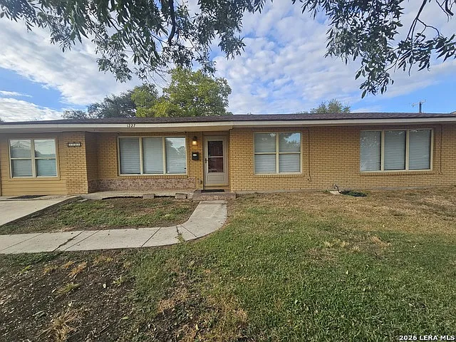 4 bed, 2.0 bath, 1588 sqft, $1,850 — Photo 1