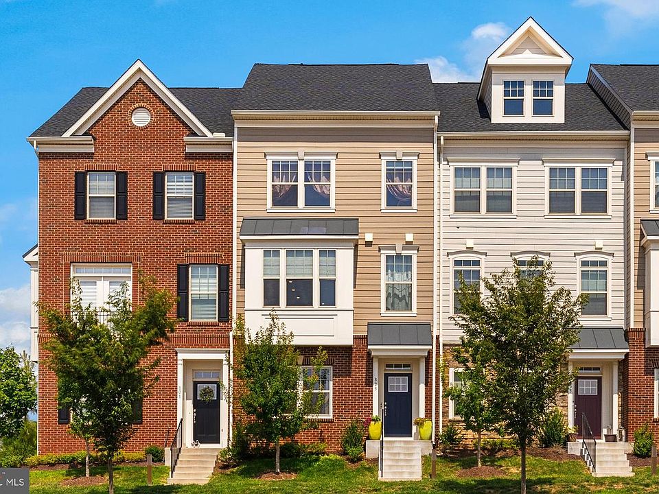 1st image of 803 Sawback Sq NE
