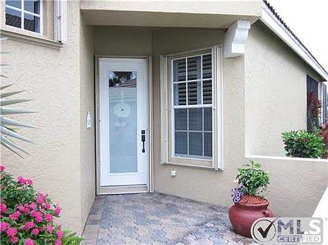 2nd image of 826 SW Lake Charles Cir