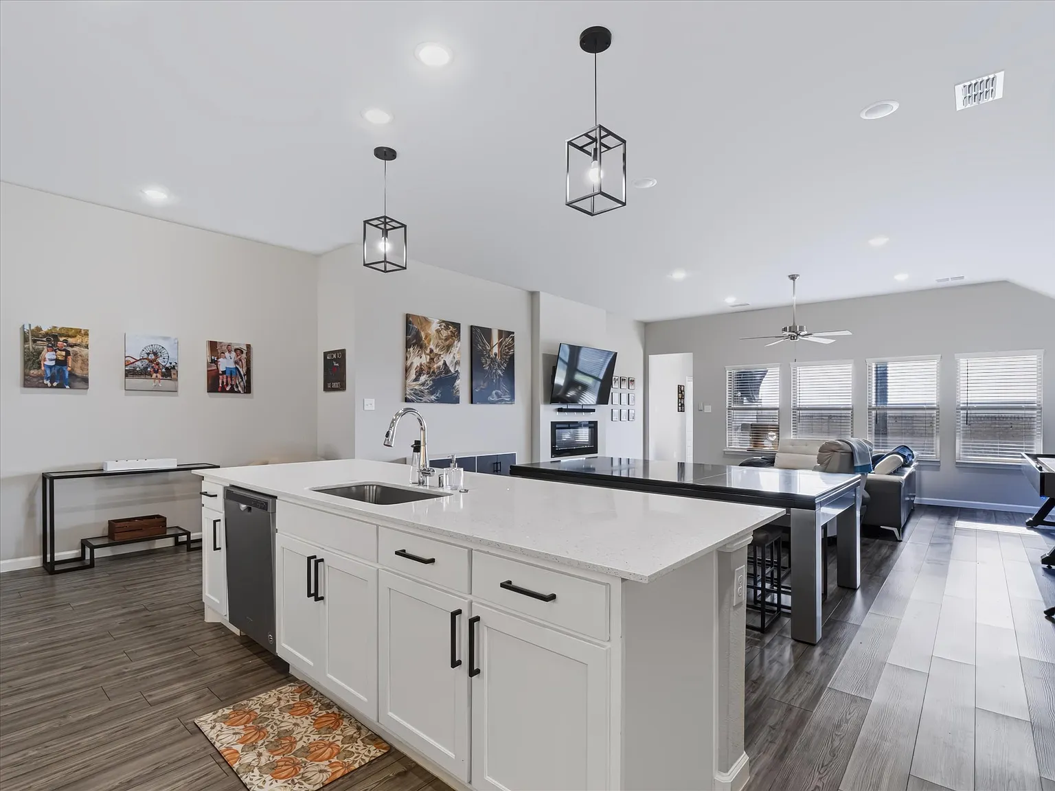 4 bed, 1882 sqft, $3,000 — Photo 3