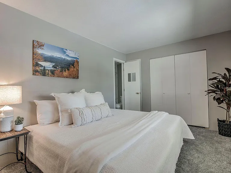 370 E La Bonte St #B — Photo 14
