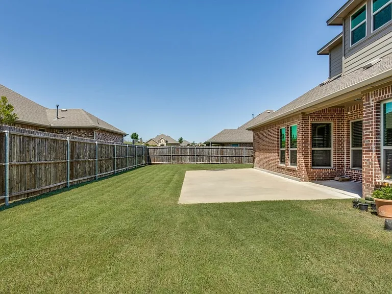 909 Sunnyvale Dr — Photo 24