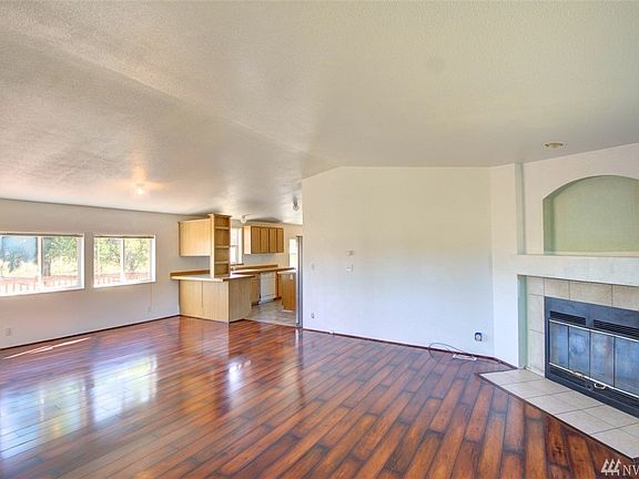 5th image of 104 Lacey Ln