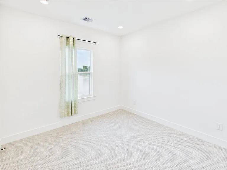 9609 Valeca Dr — Photo 28