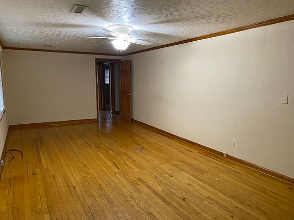 3rd image of 139 Gold Medallion Dr