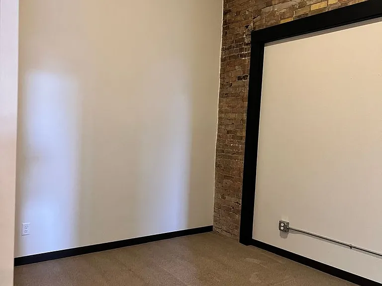 843 Washington Ave — Photo 15
