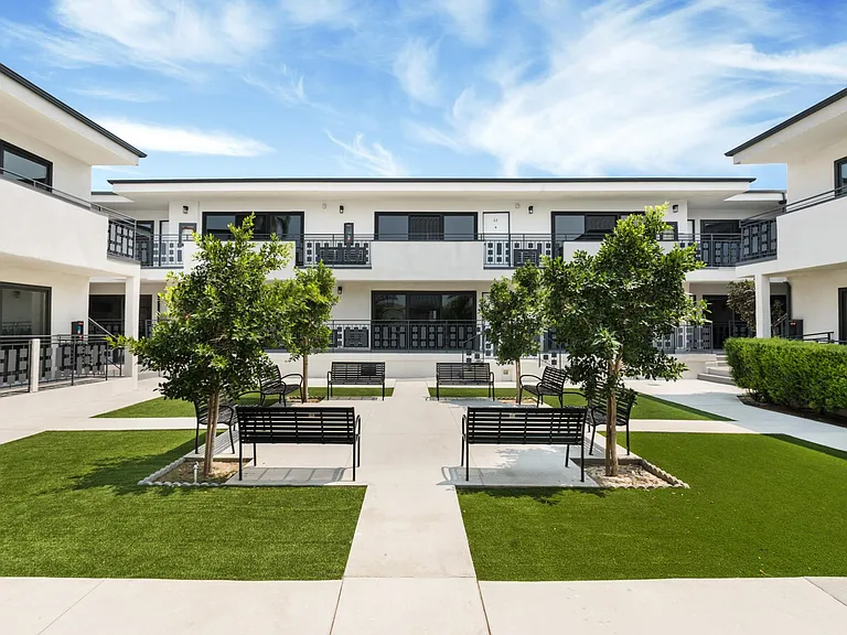 730 S Serrano Ave — Photo 1