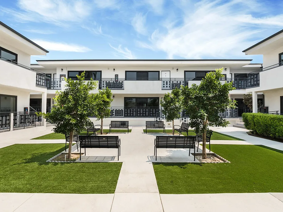 730 S Serrano Ave