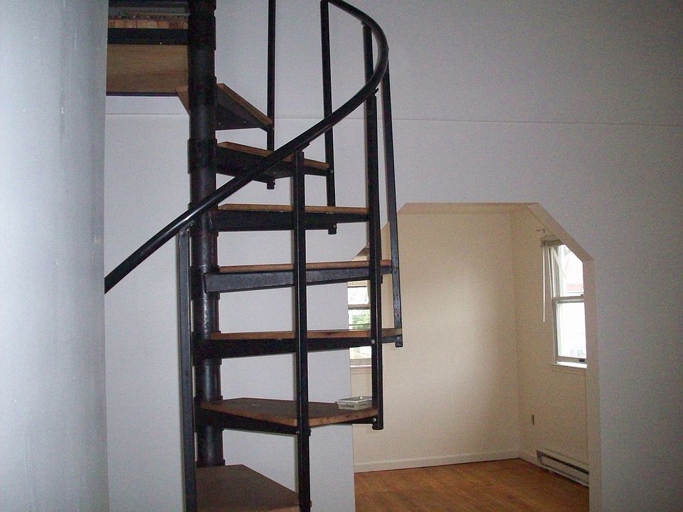 Spiral Stairs to Loft 3rd bedroom